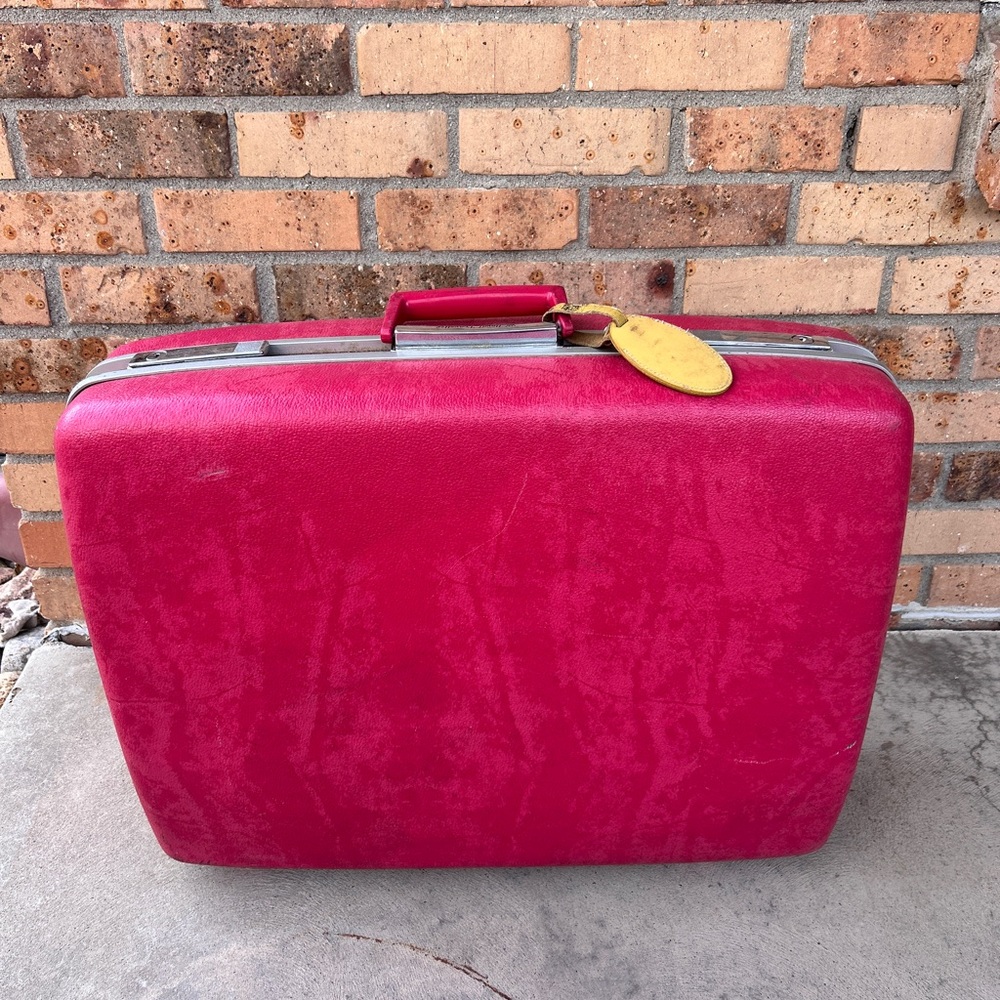 Vintage Samsonite Royal Traveler Medalist Hard Shell Barbie Pink Suitcase